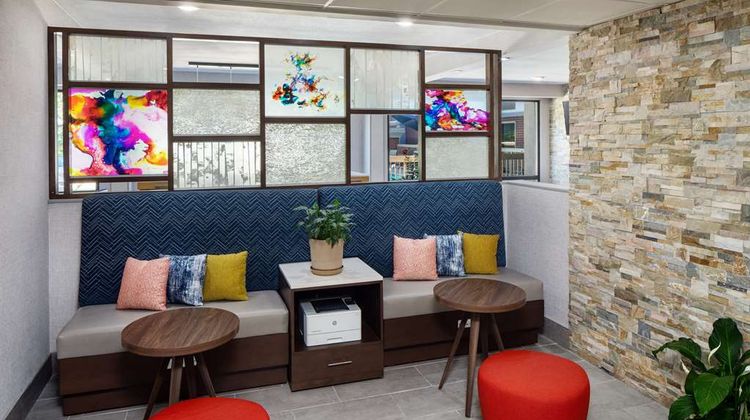 Hampton Inn Atlanta Northlake Lobby