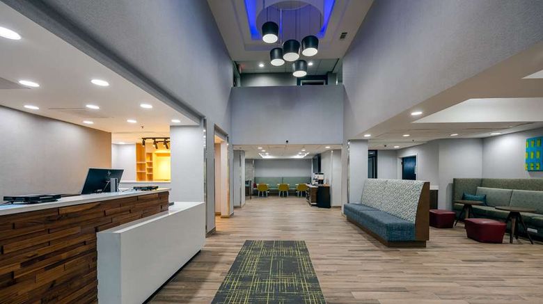 <b>Hampton Inn Alpharetta/Roswell Lobby</b>. Images powered by <a href="https://iceportal.shijigroup.com/" title="IcePortal" target="_blank">IcePortal</a>.