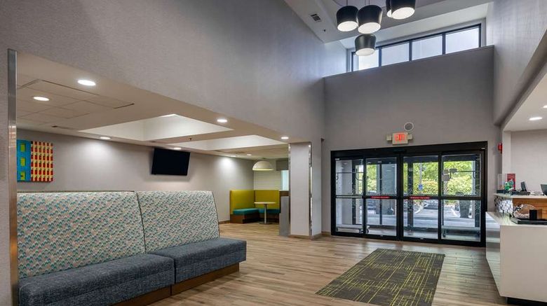 <b>Hampton Inn Alpharetta/Roswell Lobby</b>. Images powered by <a href="https://iceportal.shijigroup.com/" title="IcePortal" target="_blank">IcePortal</a>.