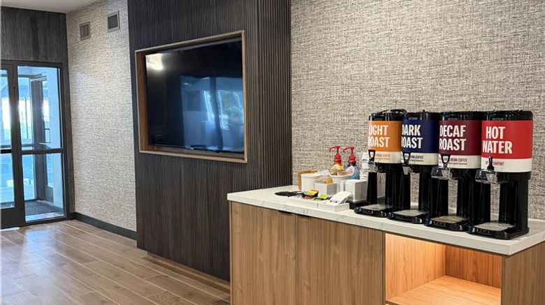 <b>Hampton Inn Stockbridge Restaurant</b>. Images powered by <a href="https://iceportal.shijigroup.com/" title="IcePortal" target="_blank">IcePortal</a>.