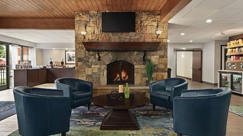 <b>Hampton Inn Atlanta/Stone Mountain Lobby</b>. Images powered by <a href="https://iceportal.shijigroup.com/" title="IcePortal" target="_blank">IcePortal</a>.