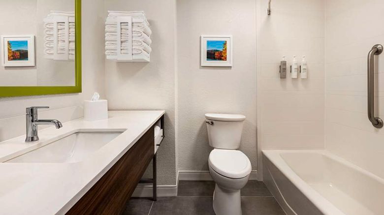 <b>Hampton Inn Atlanta/Stone Mountain Room</b>. Images powered by <a href="https://iceportal.shijigroup.com/" title="IcePortal" target="_blank">IcePortal</a>.