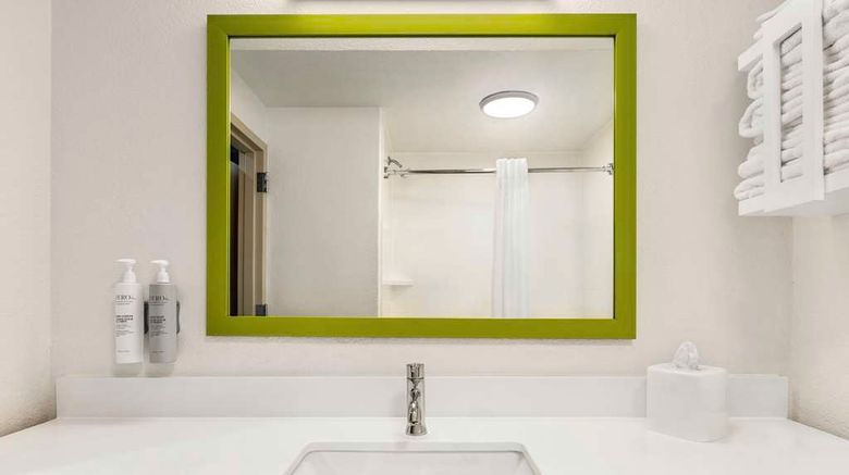<b>Hampton Inn Atlanta/Stone Mountain Room</b>. Images powered by <a href="https://iceportal.shijigroup.com/" title="IcePortal" target="_blank">IcePortal</a>.