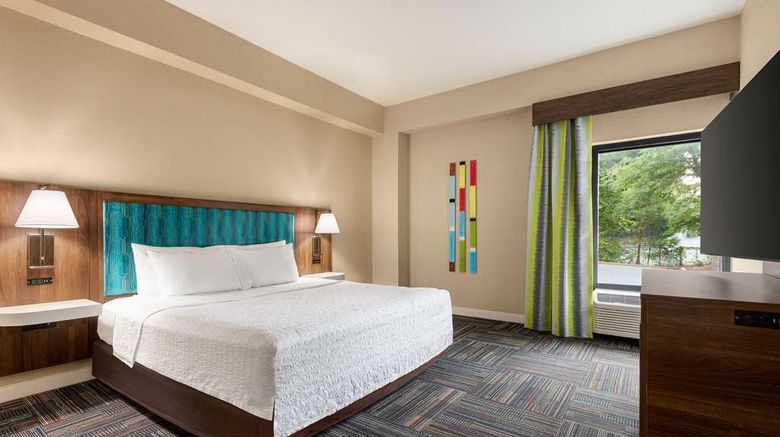 <b>Hampton Inn Atlanta/Stone Mountain Room</b>. Images powered by <a href="https://iceportal.shijigroup.com/" title="IcePortal" target="_blank">IcePortal</a>.