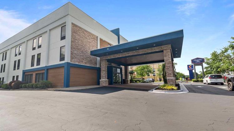 Hampton Inn Atlanta-Woodstock Exterior