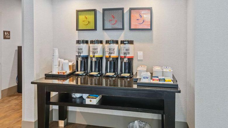 <b>Hampton Inn Atlanta-Woodstock Restaurant</b>. Images powered by <a href="https://iceportal.shijigroup.com/" title="IcePortal" target="_blank">IcePortal</a>.