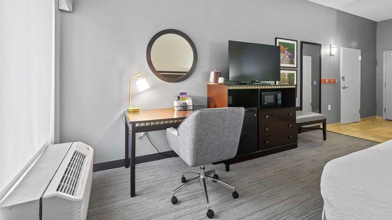 <b>Hampton Inn Atlanta-Woodstock Room</b>. Images powered by <a href="https://iceportal.shijigroup.com/" title="IcePortal" target="_blank">IcePortal</a>.
