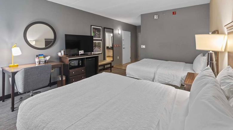 <b>Hampton Inn Atlanta-Woodstock Room</b>. Images powered by <a href="https://iceportal.shijigroup.com/" title="IcePortal" target="_blank">IcePortal</a>.