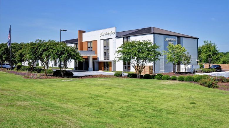 <b>Hampton Inn Auburn Exterior</b>. Images powered by <a href="https://iceportal.shijigroup.com/" title="IcePortal" target="_blank">IcePortal</a>.