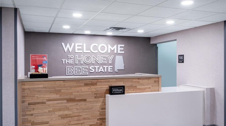 <b>Hampton Inn Auburn Lobby</b>. Images powered by <a href="https://iceportal.shijigroup.com/" title="IcePortal" target="_blank">IcePortal</a>.