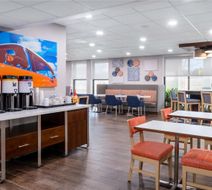 Hampton Inn Auburn Lobby