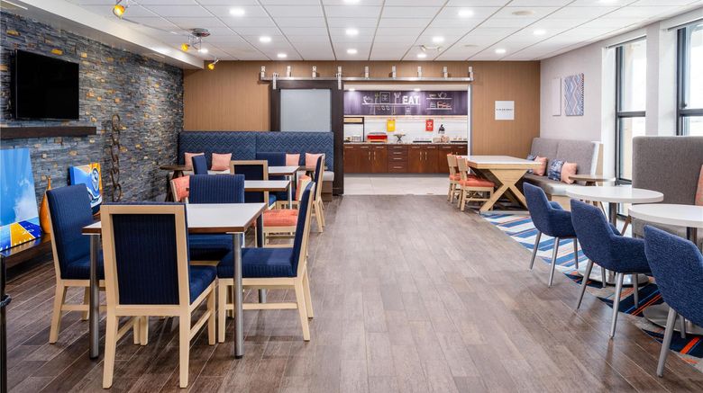 <b>Hampton Inn Auburn Restaurant</b>. Images powered by <a href="https://iceportal.shijigroup.com/" title="IcePortal" target="_blank">IcePortal</a>.