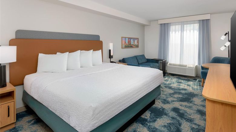 <b>Hampton Inn & Suites Austin Airport Room</b>. Images powered by <a href="https://iceportal.shijigroup.com/" title="IcePortal" target="_blank">IcePortal</a>.