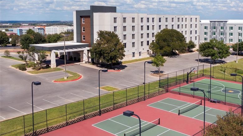 <b>Hampton Inn & Suites Austin Airport Recreation</b>. Images powered by <a href="https://iceportal.shijigroup.com/" title="IcePortal" target="_blank">IcePortal</a>.