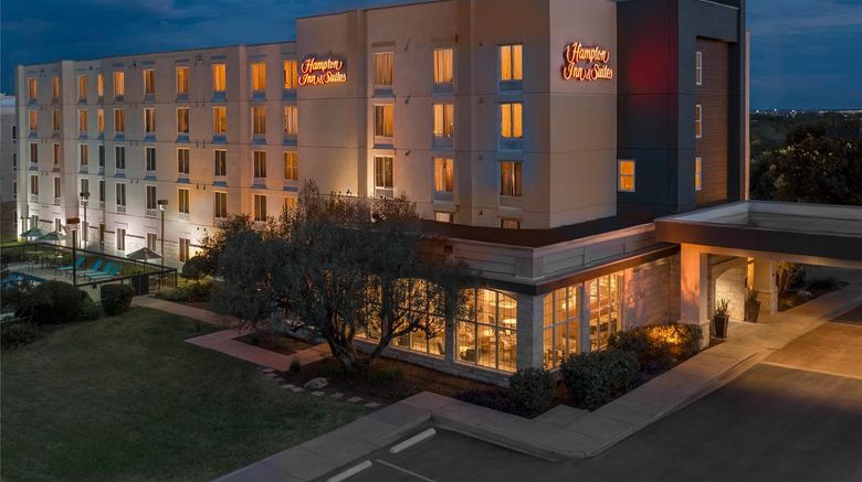 <b>Hampton Inn & Suites Austin Airport Exterior</b>. Images powered by <a href="https://iceportal.shijigroup.com/" title="IcePortal" target="_blank">IcePortal</a>.