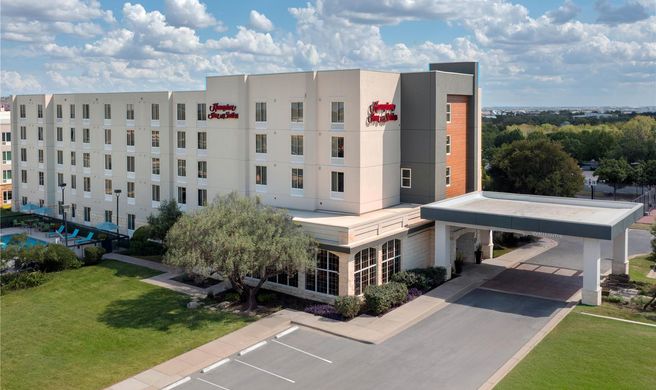 Hampton Inn & Suites Austin Airport Exterior