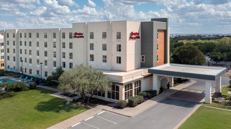 Hampton Inn & Suites Austin Airport Exterior