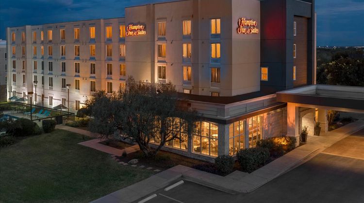 Hampton Inn & Suites Austin Airport Exterior