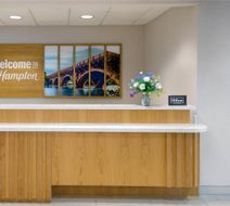 Hampton Inn & Suites Austin Airport Lobby