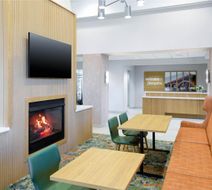 Hampton Inn & Suites Austin Airport Lobby