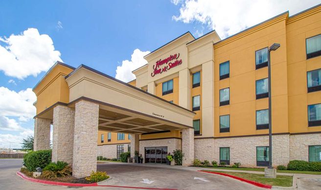 Hampton Inn & Suites Bastrop Exterior
