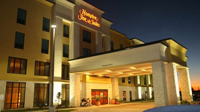 <b>Hampton Inn & Suites Bastrop Exterior</b>. Images powered by <a href="https://iceportal.shijigroup.com/" title="IcePortal" target="_blank">IcePortal</a>.
