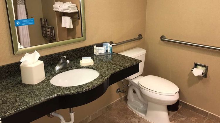 Hampton Inn & Suites Austin-Lakeway Room