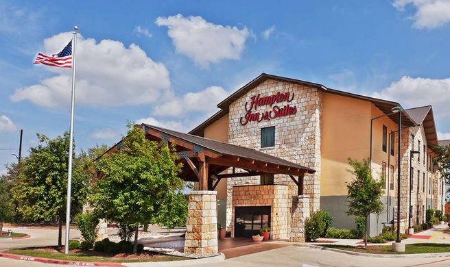 Hampton Inn & Suites Austin-Lakeway Exterior