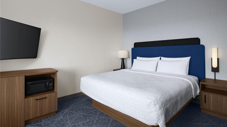 Hampton Inn & Suites Austin-Lakeway Room