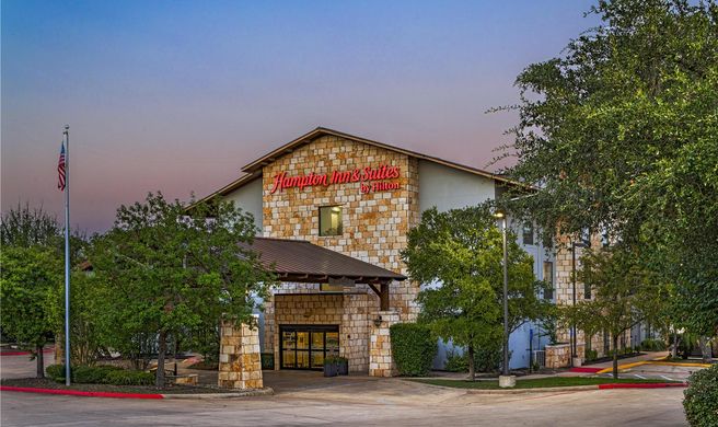 Hampton Inn & Suites Austin-Lakeway Exterior