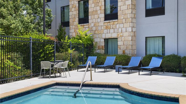 <b>Hampton Inn & Suites Austin-Lakeway Pool</b>. Images powered by <a href="https://iceportal.shijigroup.com/" title="IcePortal" target="_blank">IcePortal</a>.
