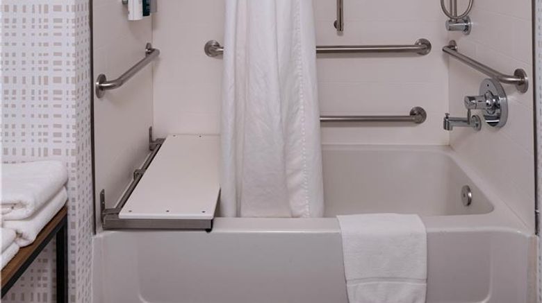 <b>Hampton Inn & Suites Austin-Lakeway Room</b>. Images powered by <a href="https://iceportal.shijigroup.com/" title="IcePortal" target="_blank">IcePortal</a>.