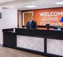 Hampton Inn Austin North Lobby