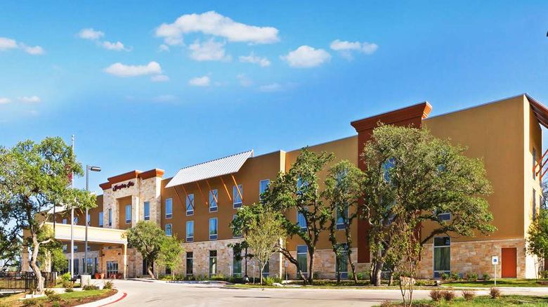 Hampton Inn Austin/Oak Hill Exterior. Images powered by <a href="https://iceportal.shijigroup.com" target="_blank" rel="noopener">Ice Portal</a>.