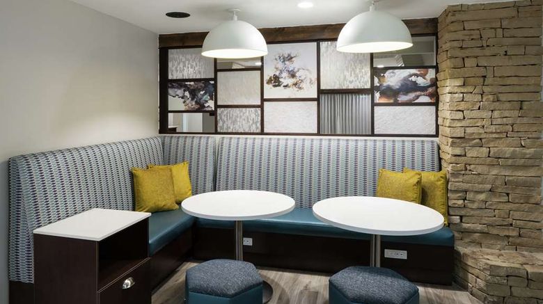 <b>Hampton Inn Austin Round Rock Lobby</b>. Images powered by <a href="https://iceportal.shijigroup.com/" title="IcePortal" target="_blank">IcePortal</a>.