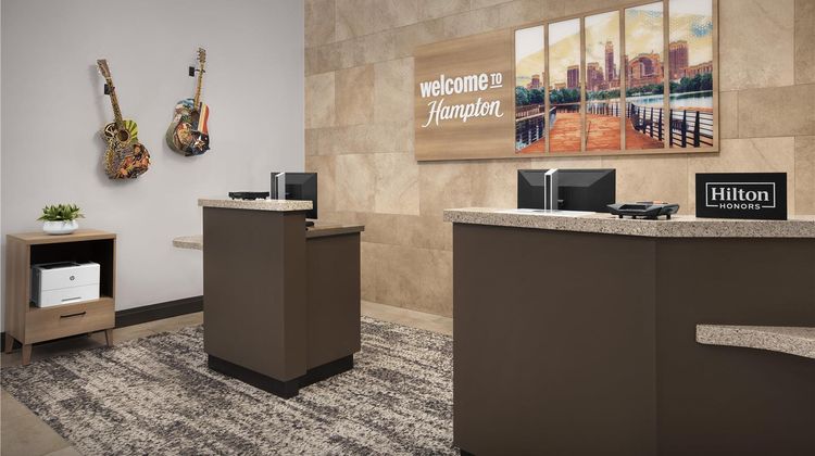 Hampton Inn & Suites Austin University Lobby