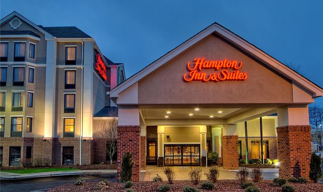 Hampton Inn & Suites Asheville Airport Exterior