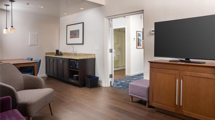 Hampton Inn & Suites Asheville Airport Room