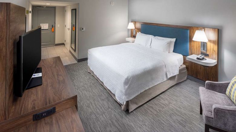 <b>Hampton Inn Asheville-Tunnel Rd Room</b>. Images powered by <a href="https://iceportal.shijigroup.com/" title="IcePortal" target="_blank">IcePortal</a>.