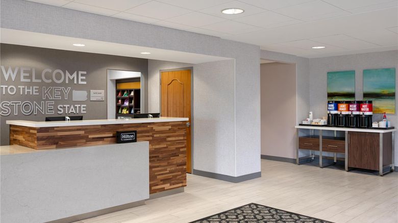 <b>Hampton Inn & Suites Wilkes-Barre Lobby</b>. Images powered by <a href="https://iceportal.shijigroup.com/" title="IcePortal" target="_blank">IcePortal</a>.