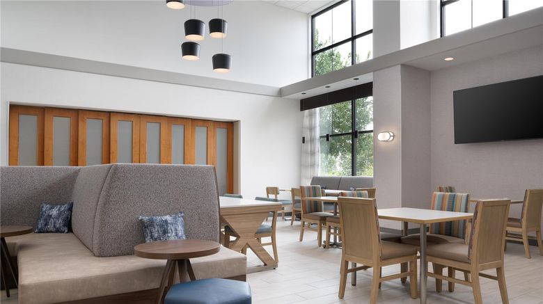 <b>Hampton Inn & Suites Wilkes-Barre Lobby</b>. Images powered by <a href="https://iceportal.shijigroup.com/" title="IcePortal" target="_blank">IcePortal</a>.