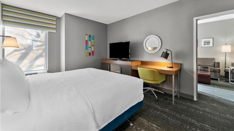 <b>Hampton Inn & Suites Newtown Room</b>. Images powered by <a href="https://iceportal.shijigroup.com/" title="IcePortal" target="_blank">IcePortal</a>.