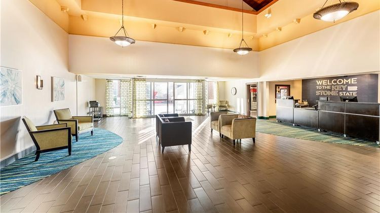 Hampton Inn & Suites Newtown Lobby