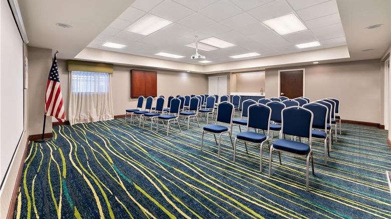 <b>Hampton Inn & Suites Newtown Meeting</b>. Images powered by <a href="https://iceportal.shijigroup.com/" title="IcePortal" target="_blank">IcePortal</a>.