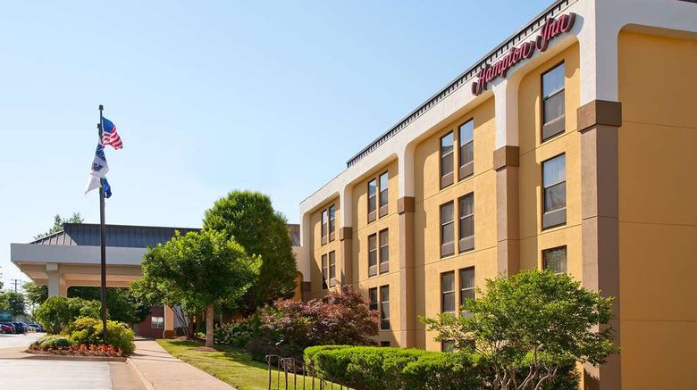 <b>Hampton Inn Alexandria/Pentagon South Exterior</b>. Images powered by <a href="https://iceportal.shijigroup.com/" title="IcePortal" target="_blank">IcePortal</a>.