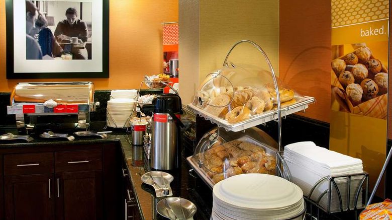 <b>Hampton Inn Alexandria/Pentagon South Restaurant</b>. Images powered by <a href="https://iceportal.shijigroup.com/" title="IcePortal" target="_blank">IcePortal</a>.