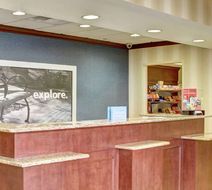 Hampton Inn & Suites Alexandria Lobby