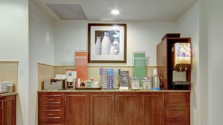 <b>Hampton Inn & Suites Alexandria Restaurant</b>. Images powered by <a href="https://iceportal.shijigroup.com/" title="IcePortal" target="_blank">IcePortal</a>.