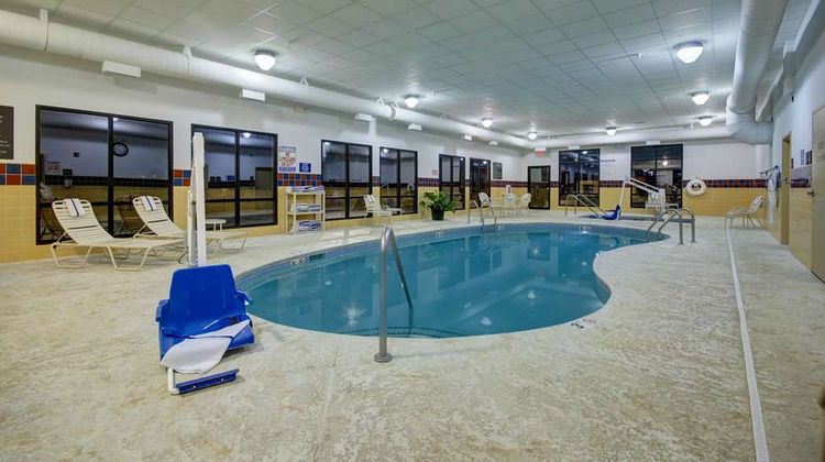 Hampton Inn & Suites Alexandria Pool