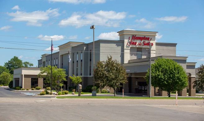 Hampton Inn & Suites Alexandria Exterior